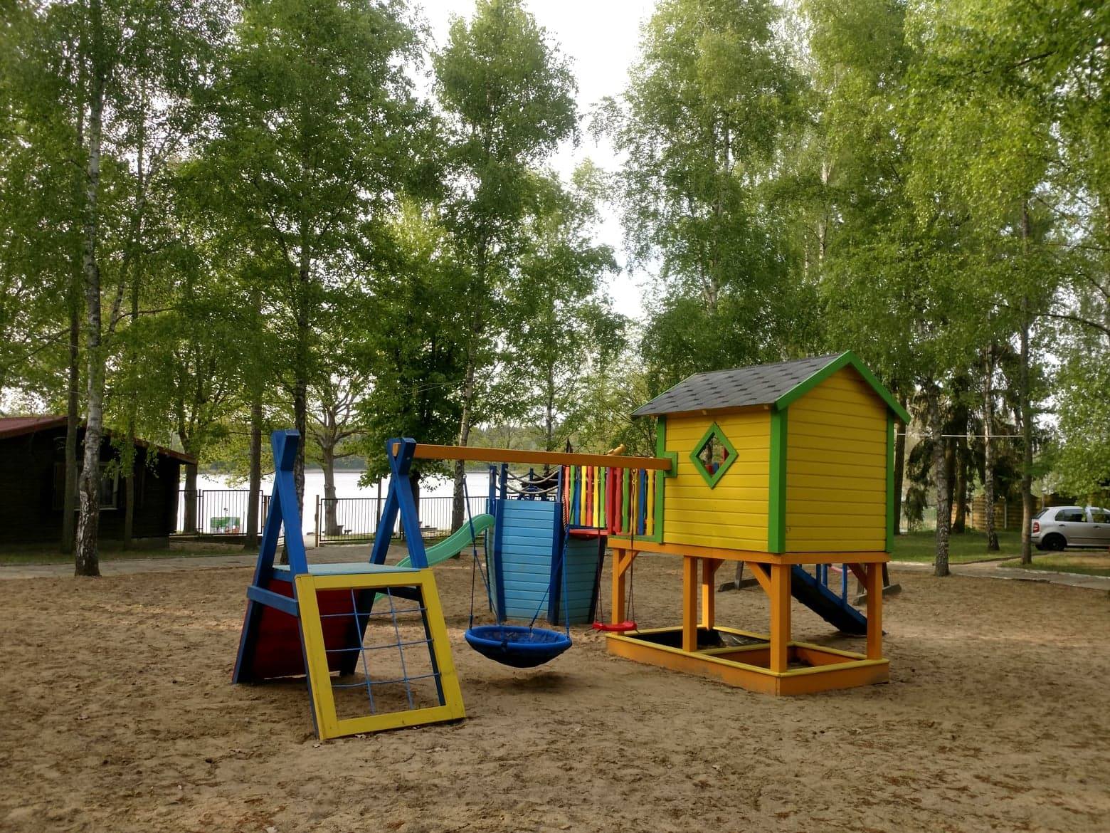 Place zabaw dla dzieci - domki letniskowe Krzemień