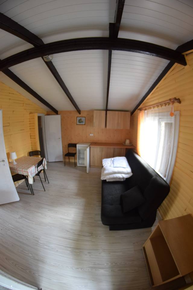 Pokoje w domkach letniskowych nad jeziorem Krzemień